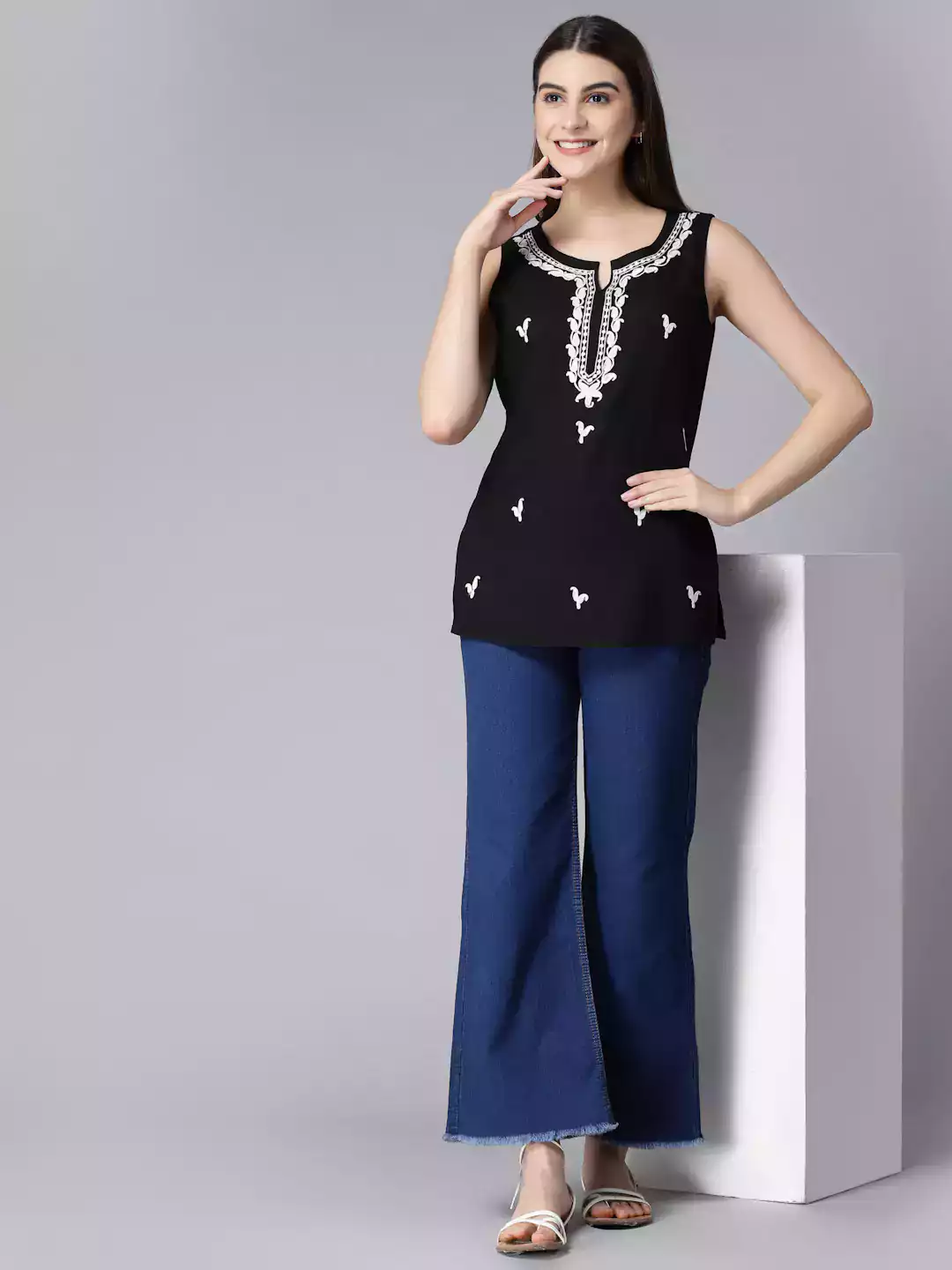 laiba-black-sleeveless-short-kurti5-1.webp