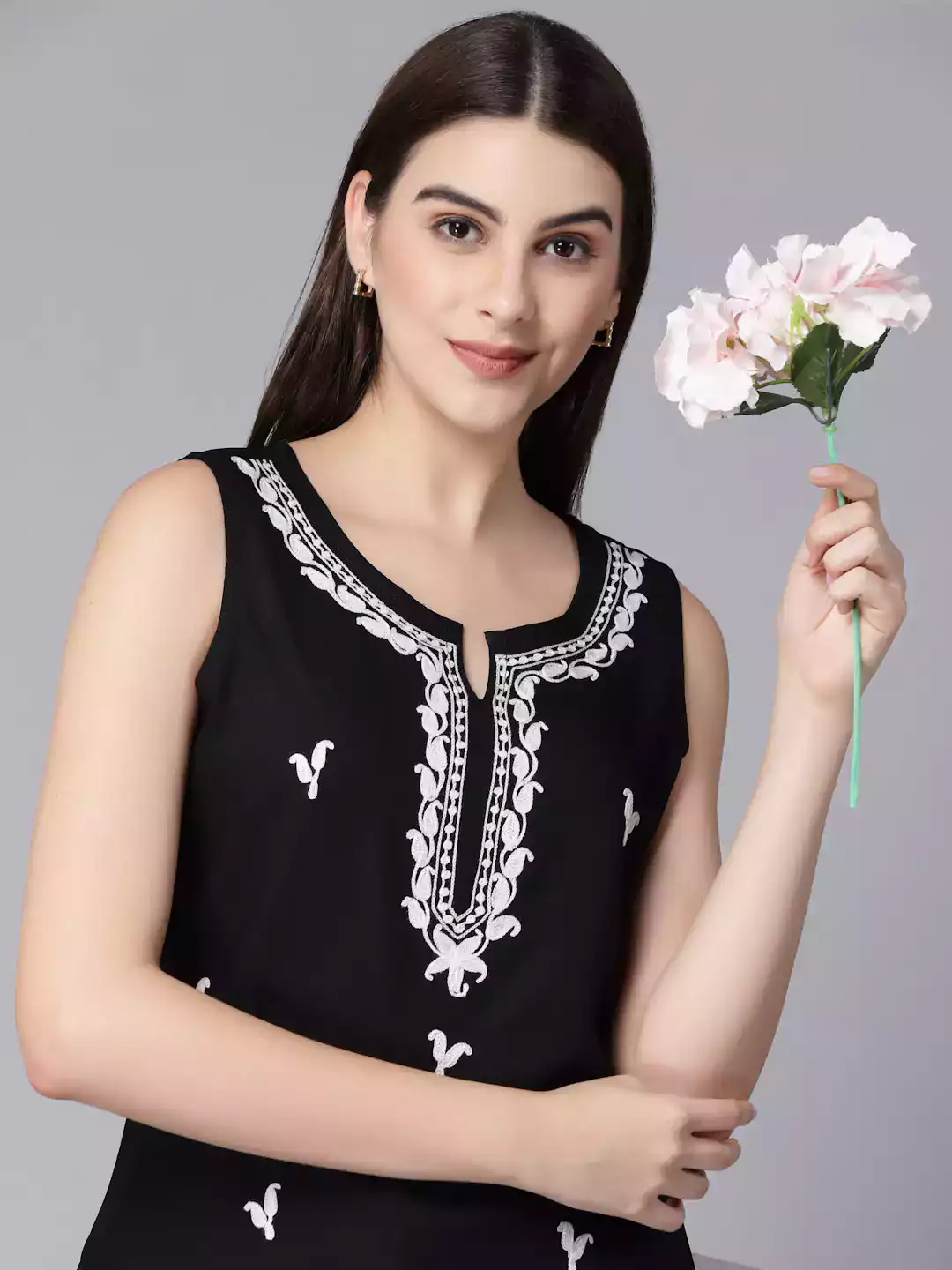 laiba-black-sleeveless-short-kurti6-1.webp
