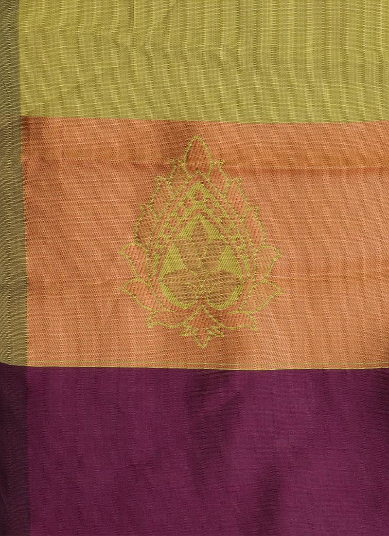 Purple-Banarasi-Silk-Zari-Woven-Jacquard-Saree-A-Perfect-Blend-Of-Tradition-SASRK193558_rrc4.jpg